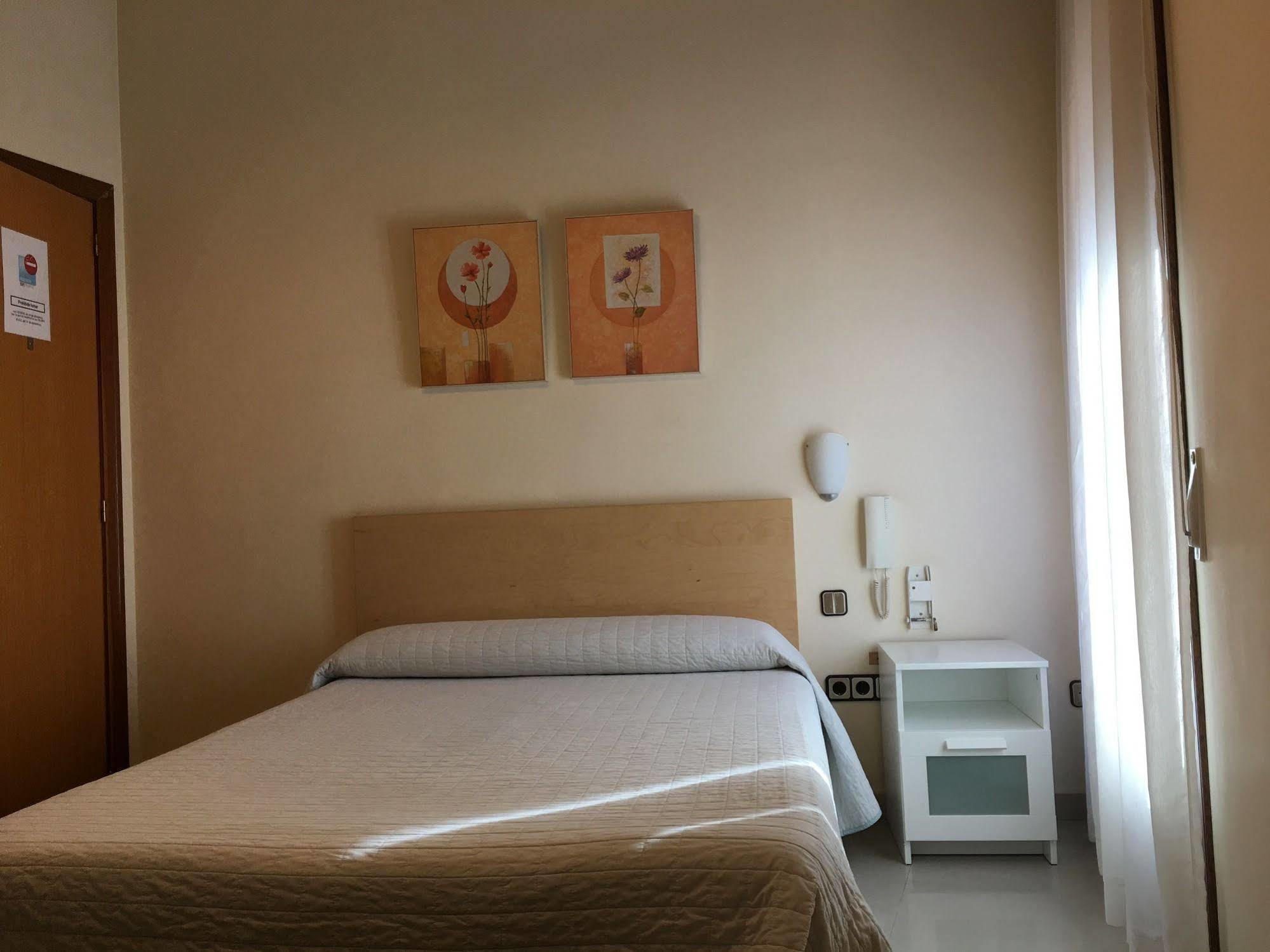 Hostal Cervantes Valdemoro Exterior foto