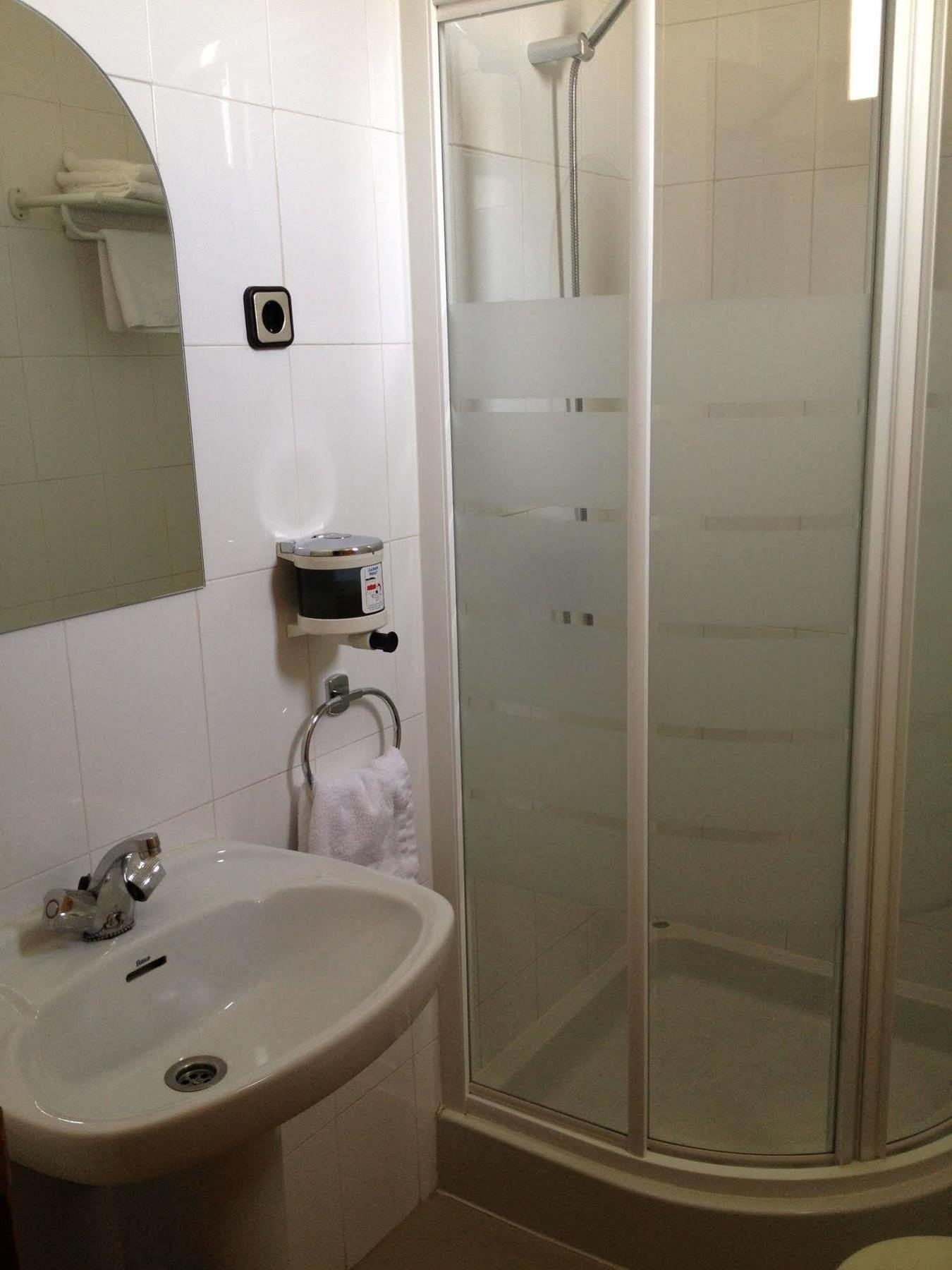 Hostal Cervantes Valdemoro Exterior foto
