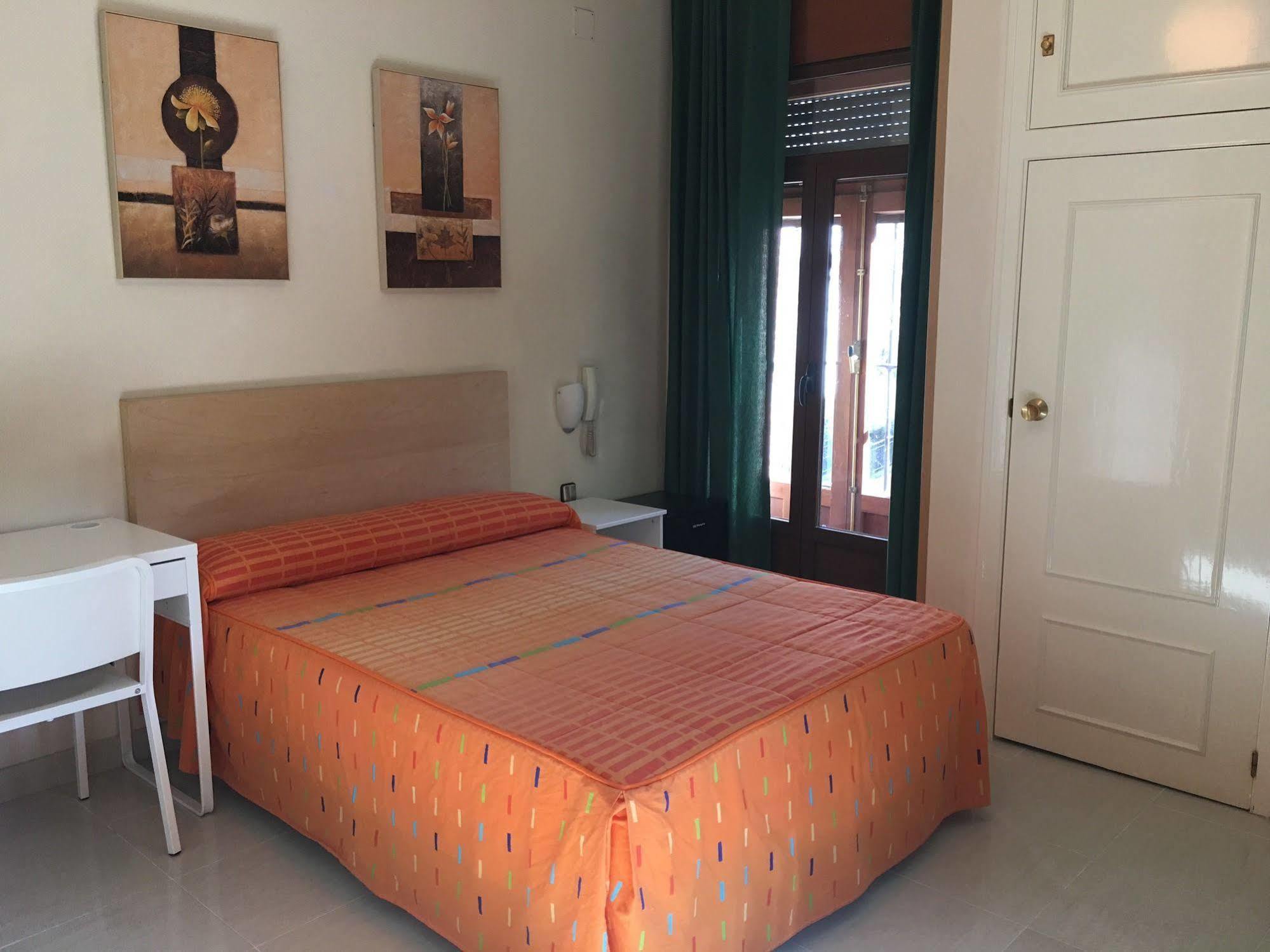 Hostal Cervantes Valdemoro Exterior foto