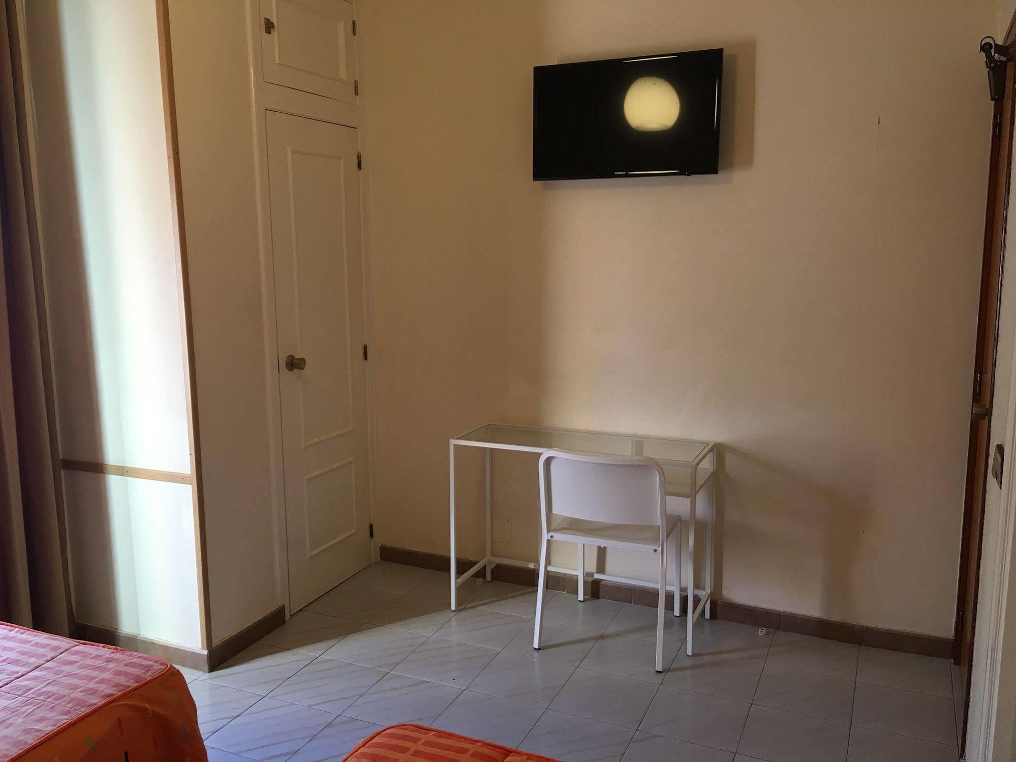 Hostal Cervantes Valdemoro Exterior foto