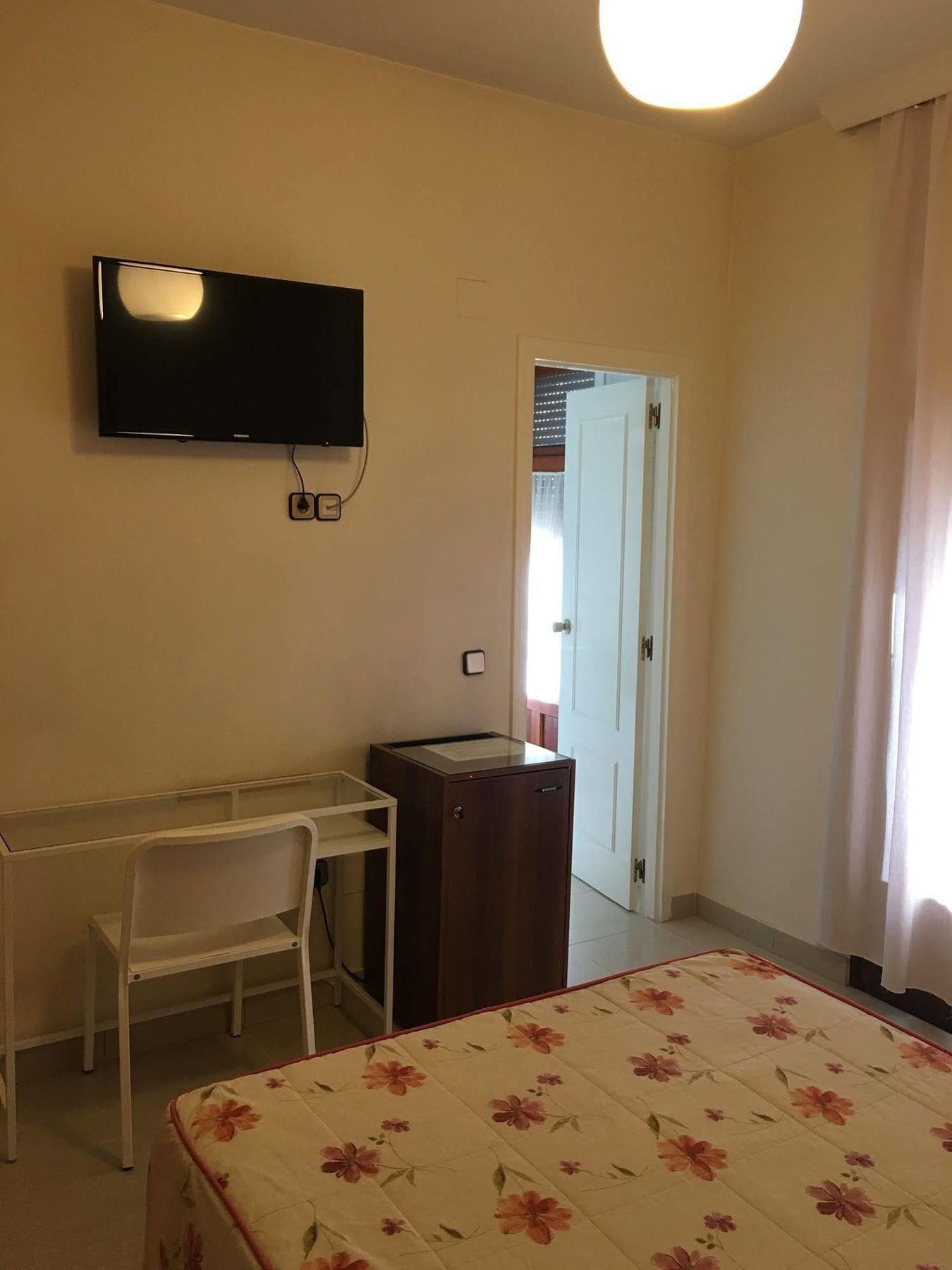 Hostal Cervantes Valdemoro Exterior foto