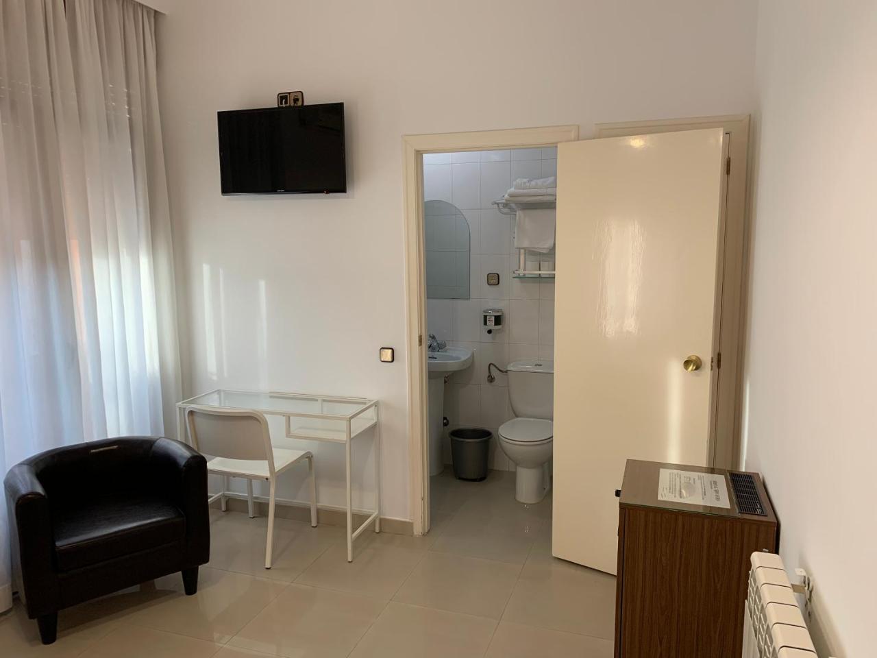 Hostal Cervantes Valdemoro Exterior foto